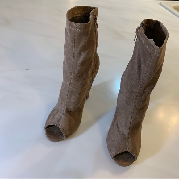 Womens Dark Taupe Agaci Suede High Ankle Block Heels! - Picture 2 of 9